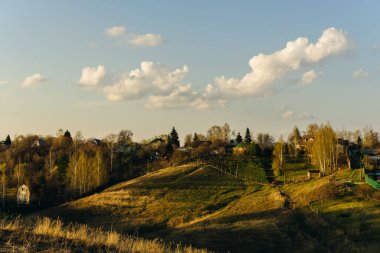 Şehir manzarasının dışında güzel bir yaz sabahı