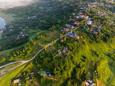 Şehir manzarasının dışında güzel bir yaz sabahı