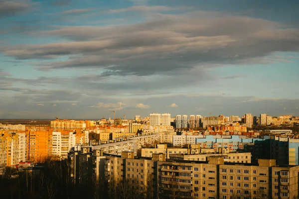 Ein Wunderbarer Frühlingsabend Der Stadt — Stockfoto