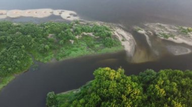 Şehir manzarası dışında harika bir yaz sabahı
