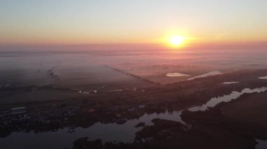 Şehir manzarasının dışında harika bir yaz sabahı