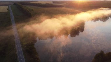 Şehir manzarasının dışında harika bir yaz sabahı