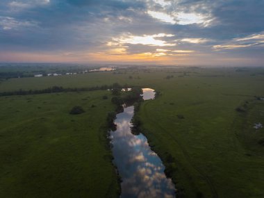 Şehir manzarasının dışında harika bir yaz sabahı