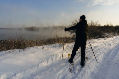 Kar yağdıktan sonra dondurucu bir kış sabahı