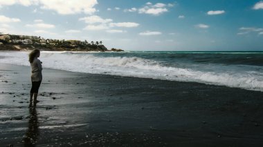 Manzaranın tadını çıkararak harika bir yürüyüş