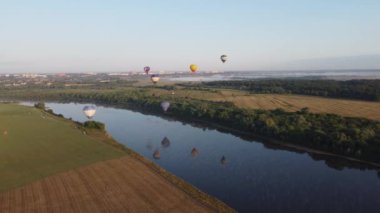 Şehir manzarasının dışında güzel bir yaz sabahı