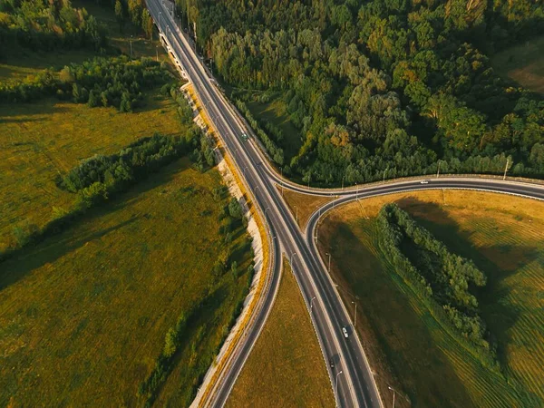 Widok Tła Miasta Góry Autostrady — Zdjęcie stockowe