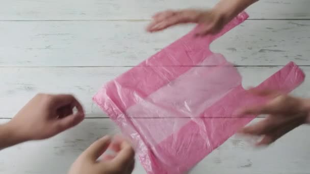 Person makes a choice between a plastic bag and a paper one — Stock Video