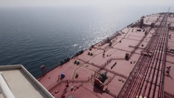 Палуба дуже великого нафтоносця, танкер . — стокове відео