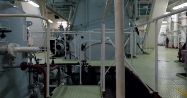 Gemi ana motorunun pervane mili. Kaydırıcı