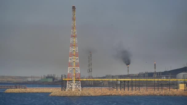 Wieże gazowe w terminalu Algierii — Wideo stockowe