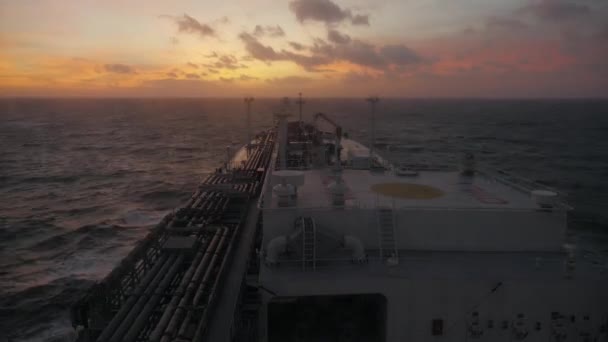 Navio petroleiro GPL navega para o pôr do sol, lapso de tempo — Vídeo de Stock