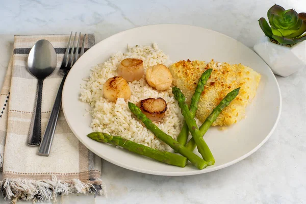 pilavlı mezgit ve üzerine istiridye. 