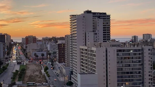 Sonnenuntergang Der Stadt Mit Strand Hintergrund — Stockfoto