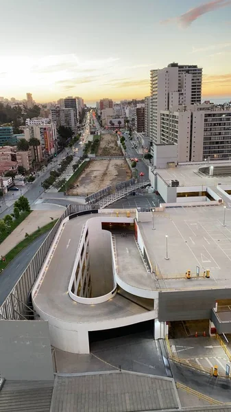 Günbatımı ve binası olan şehir