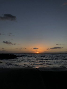 Sahilde gün batımı