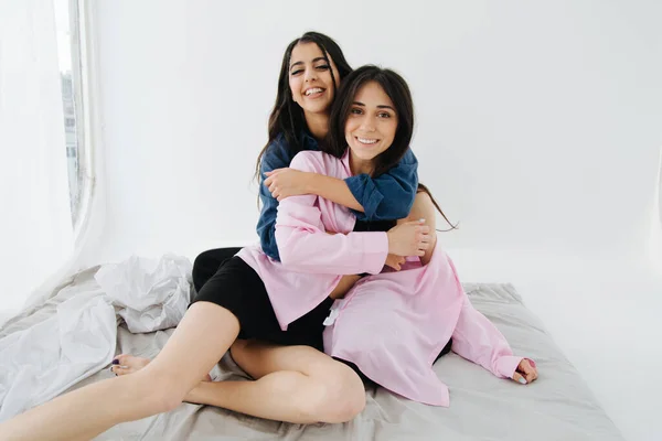 Couple Young Cheerful Armenian Women Looking Camera While Embracing Bedroom — Stock Photo, Image