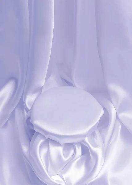 İpek yuvarlak podyum. Saten kumaş. Romantik arkaplan.