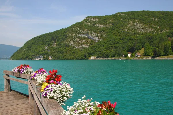 Talloires Annecy Gölü Kıyısında Büyüleyici Bir Kasabadır — Stok fotoğraf