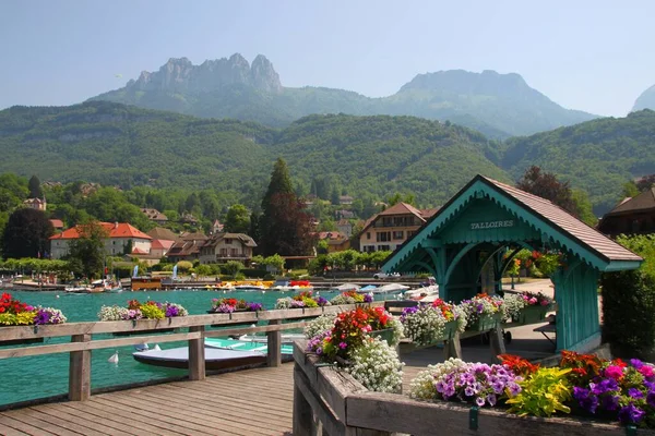 Talloires Una Encantadora Ciudad Orillas Del Lago Annecy —  Fotos de Stock