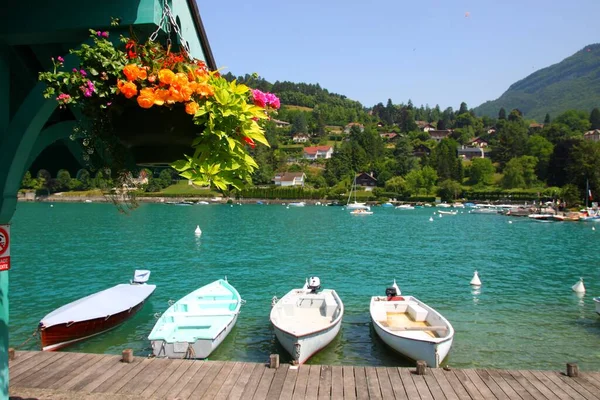 Talloires Una Encantadora Ciudad Orillas Del Lago Annecy —  Fotos de Stock