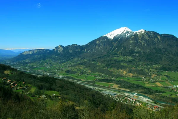アーヴ渓谷 Arve Valley はフランスにある高山渓谷 — ストック写真