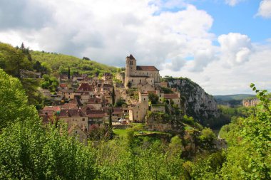 Fransa 'daki Saint-Cirq Lapopie köyü.