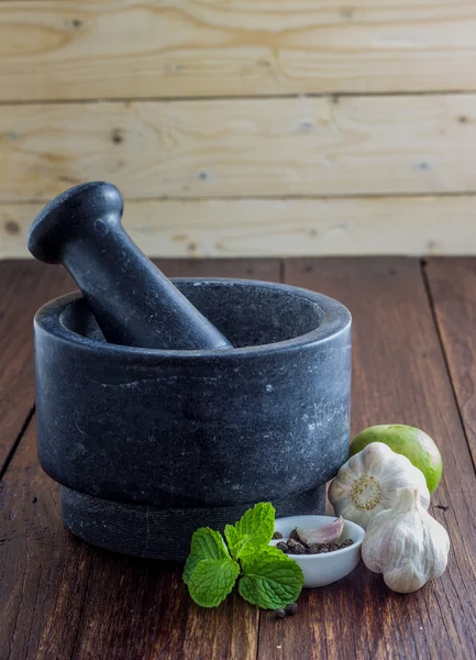 Sarımsak havaneli ve harç ile