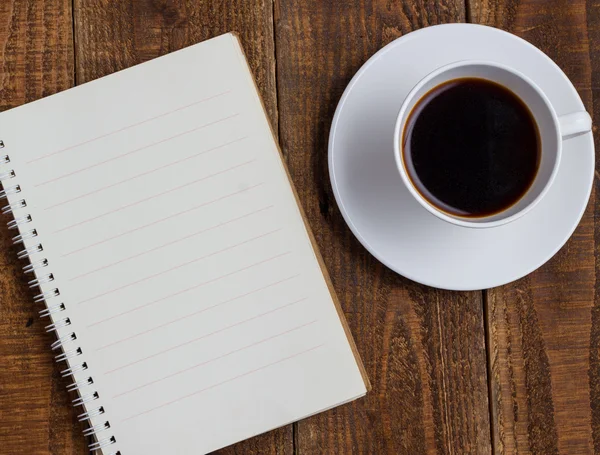 Tahtada bir fincan kahve. 