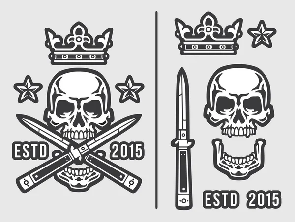 Schedel met de gekruiste Flick messen en kroon Stockvector