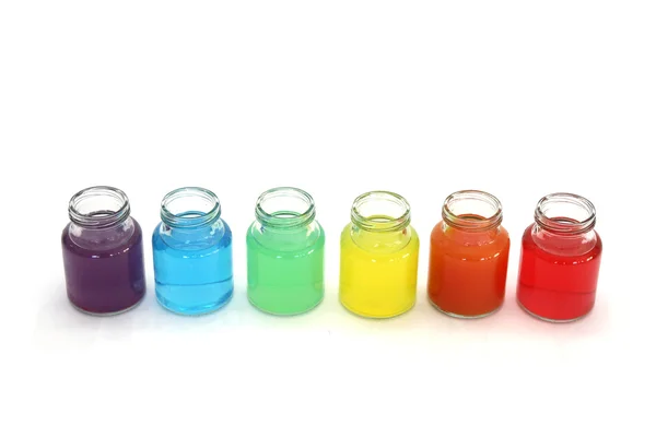 Kolory woda w butelkach — Zdjęcie stockowe