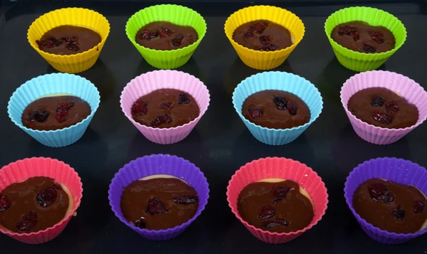 On iki muffin'ın formu hamur Kavurma Pan ile
