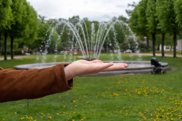 Visualization Hand Holds Fountain Water Park Summer — 스톡 사진