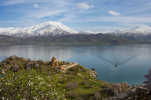 Akdamar Kilisesi 'ndeki Van Gölü Ermeni Kilisesi' nde öğleden sonra