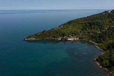 Gideros körfezi manzaralı, Cide, Kastamonu, Türkiye, ayrıca Genoese tarihli Karadeniz 'in en güzel doğal körfezi.