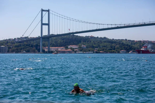 Istanbul Turchia 2017 Immagini Nuotatori Del Bosphorus Intercontinental Swimming Competition — Foto Stock