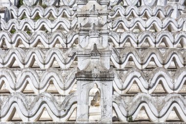 Hsinbyume 'un beyaz geçidi Mingun Pagoda, Mandalay, Myanmar yakınlarında yer almaktadır..