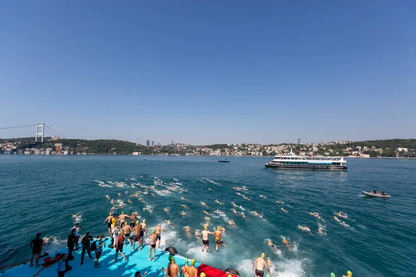Estambul Turquía 2017 Imágenes Nadadores Del Bósforo Competencia Intercontinental Natación — Foto de Stock