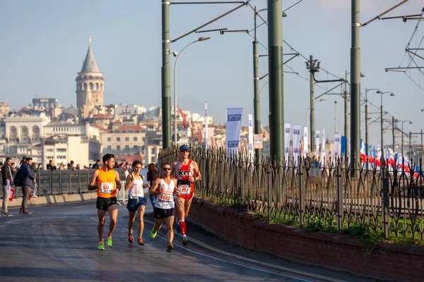 Istanbul Turecko Listopad 2018 Sportovec Běží Istanbulský Maraton Který Zahrnuje — Stock fotografie