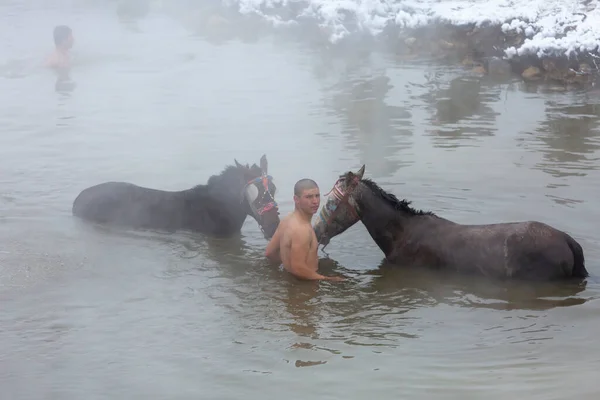 Bitlis Turquia Outubro 2019 Águas Termais Guroymak Pessoas Locais Entram — Fotografia de Stock