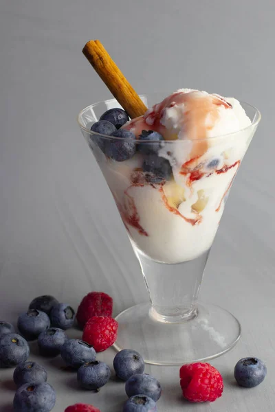 White Ice Cream Transparent Bowl Raspberries Blueberries — Stock Photo, Image