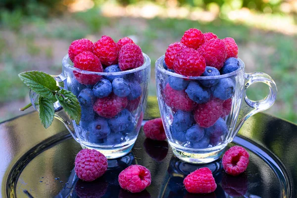 Raspberries Blueberries Transparent Cups Garden — Stock Photo, Image