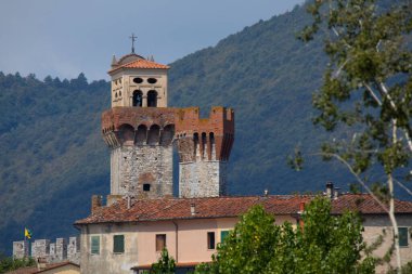 Ortaçağ şatosu Nozzano, İtalya 'da küçük bir kasaba.