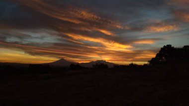 atardecer desde tlaxcala con vista a popocatepetl
