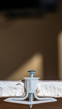 Bir alçıpan bağlanma çapa yan görünümü ve vida