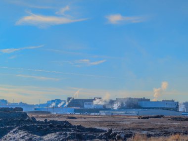 Sioux Falls, Güney Dakota, ABD - 12.23.2025: John Morrell ve Smithfield Gıda ufukta karşılaşıyorlar. Yüksek kalite fotoğraf