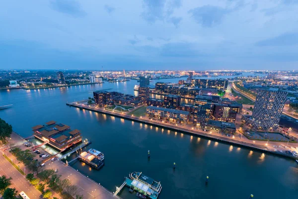 Rotterdamse skyline Delfshaven op blauw uur — Stockfoto