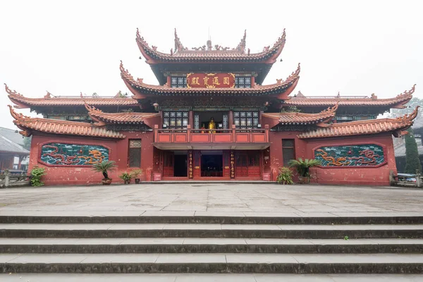 Buddyjska świątynia ZaoJueShi we mgle w Chengdu — Zdjęcie stockowe