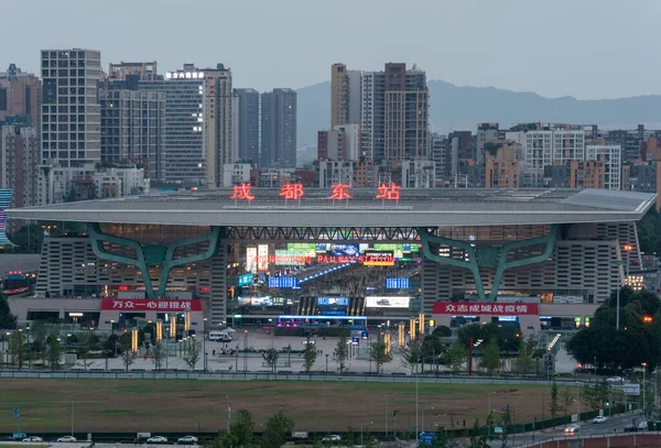 Vista aérea de la estación de tren este de Chengdu Dong al atardecer — Foto de Stock