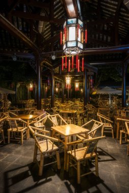 Chengdu 'da gece vakti eski bir çay evi işletiyorum.